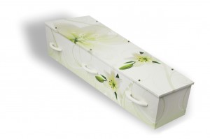 Bij Uitvaartverzorging Donker kunt u ook een hele bijzondere uitvaartkist met speciale print uitzoeken. Zoals deze Witte Lelie 3D kist.